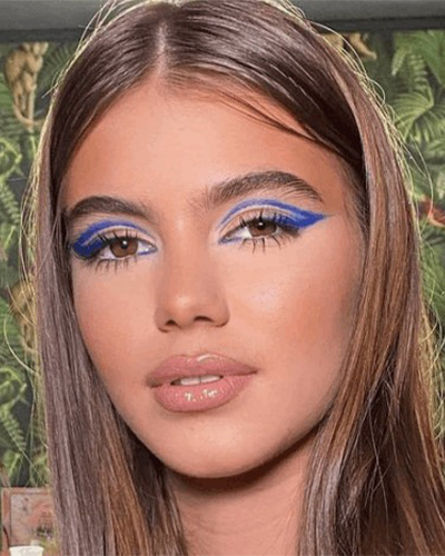 6 amazing makeup tips when wearing a blue dress