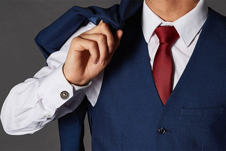 How to properly wear cufflinks with shirts?