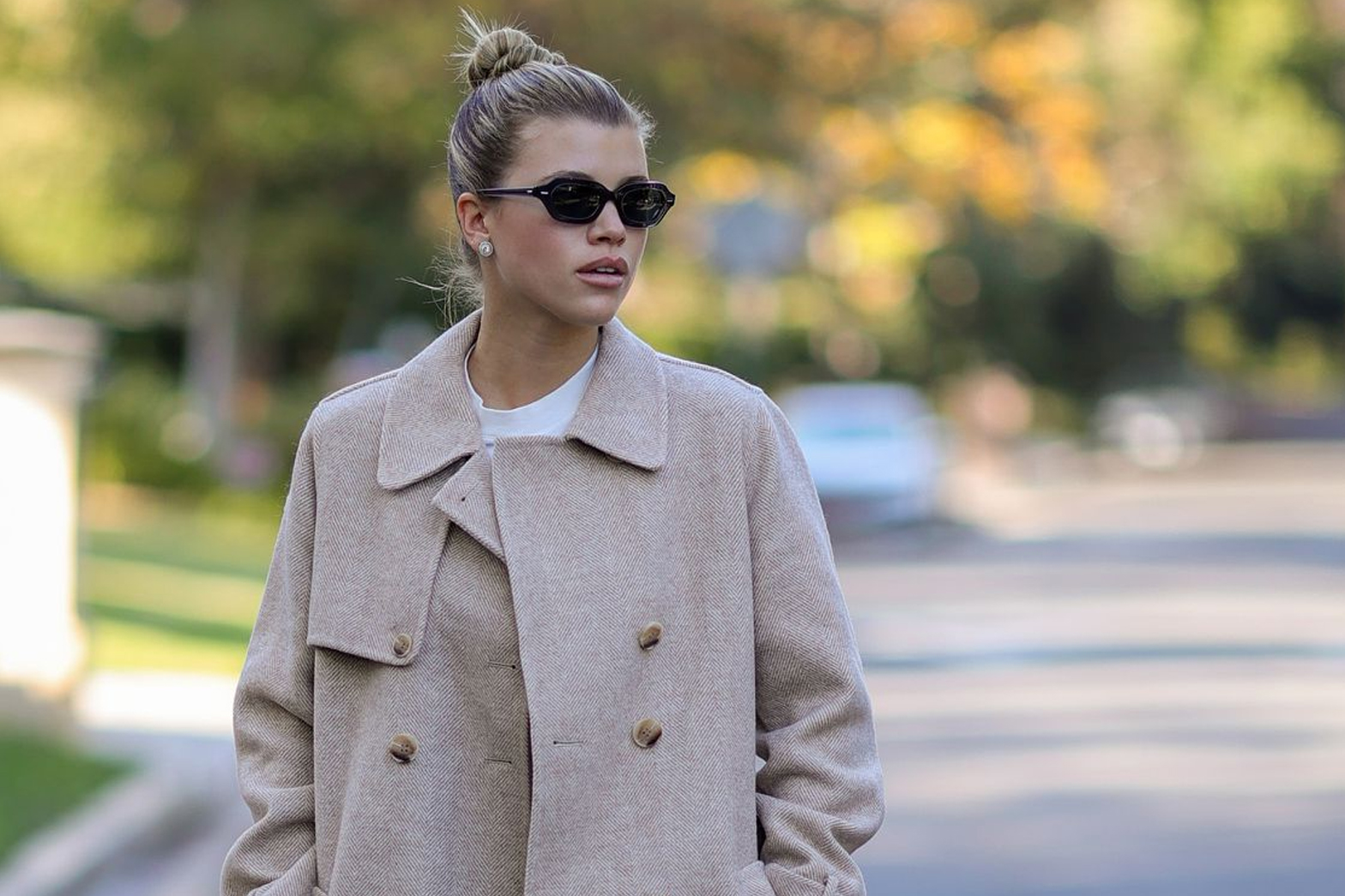 Simplicity Speaks Louder Embracing Minimalism in Fashion with the Power of Less and the Monochrome Charm