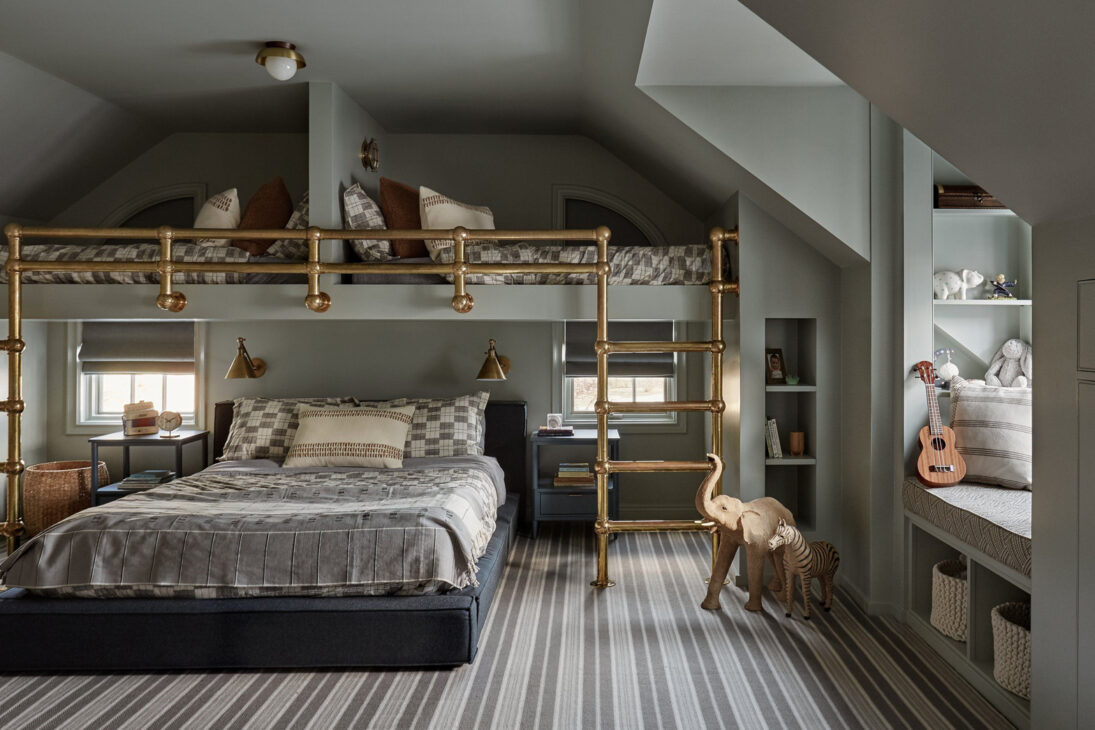 Step Back in Time with 9 Vintage Bedroom Ideas, Embracing the Golden Era of Retro Charm