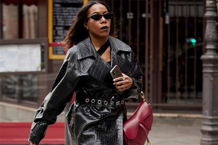 Share your best handbag products for a night out.