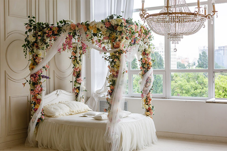 Four poster bed ideas that will give your bedroom a royal look