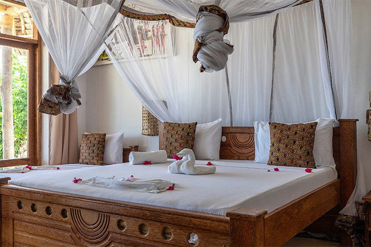 Four poster bed ideas that will give your bedroom a royal look