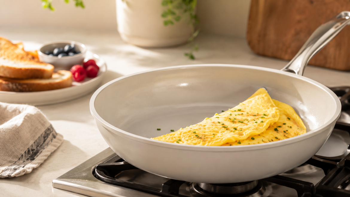 Caraway vs HexClad: 3 Months of Real Cooking. My Honest Take